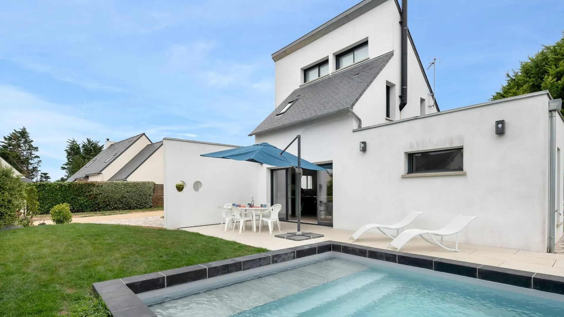 Holiday home Maison Pour 6 - Piscine Chauffee - 700M Plage Sarzeau